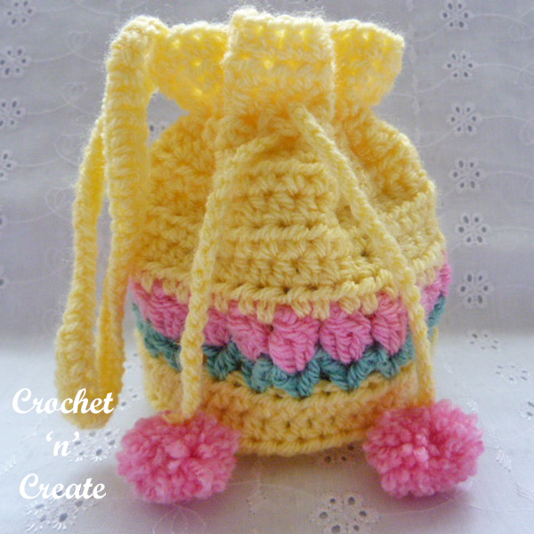 Tulip Wrist Purse Free Crochet Pattern - Crochet 'n' Create