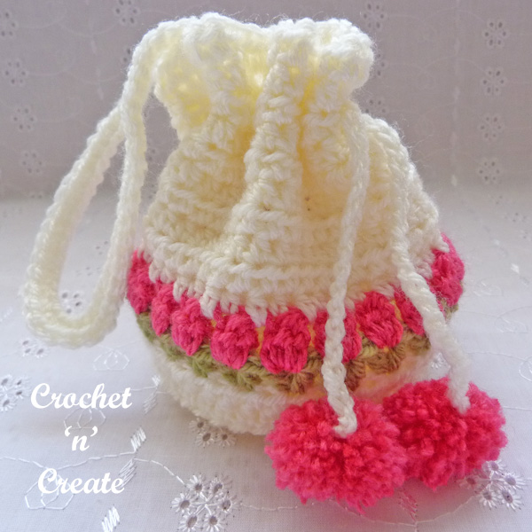 Tulip Wrist Purse Free Crochet Pattern - Crochet 'n' Create