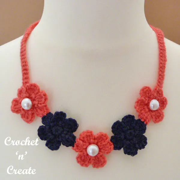 small flower necklace-600a