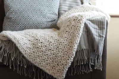 Super-Bulky-Crochet-Blanket-Pattern