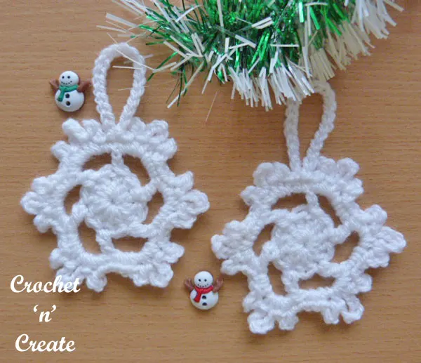 Free snowflake tree decoration crochet pattern