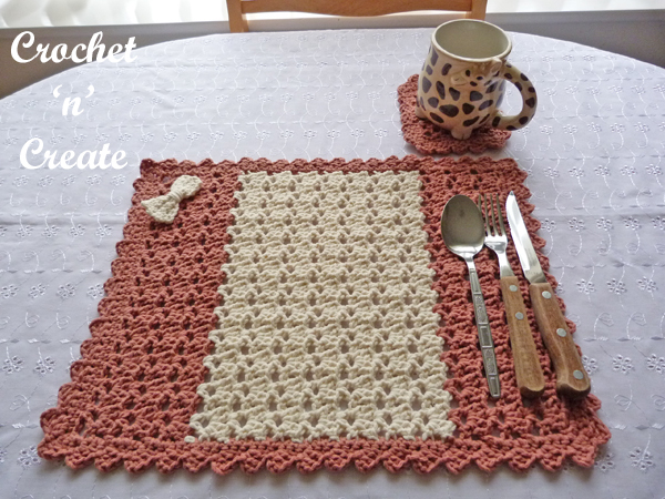 Crochet placemat-coaster set