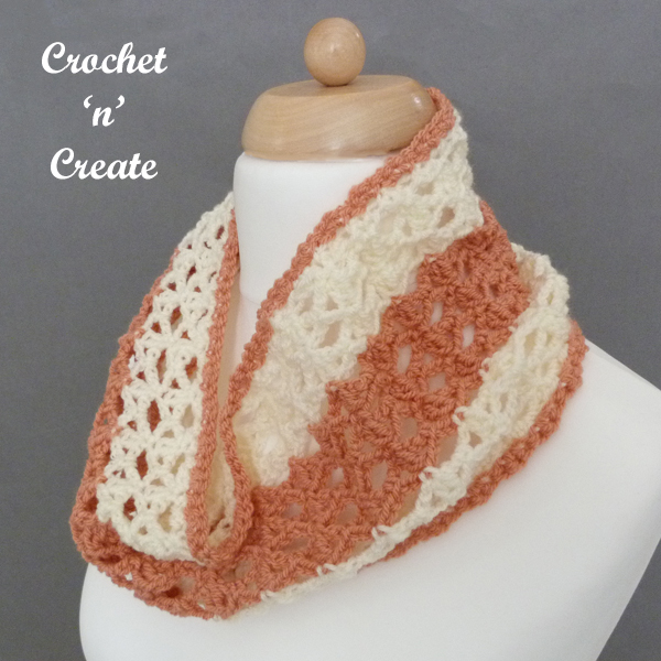 crochet lacy cluster cowl