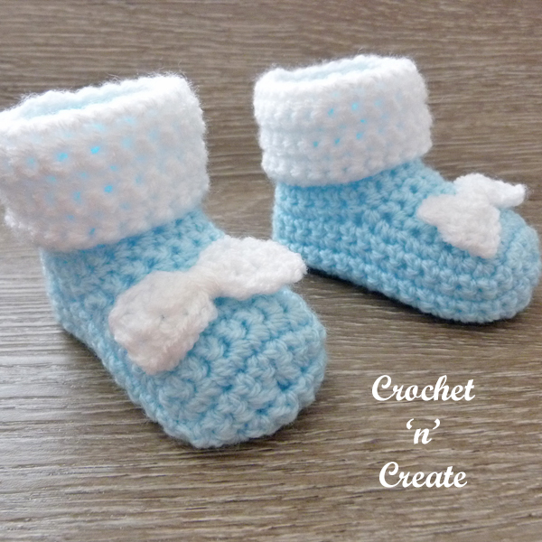 blue baby cosy booties